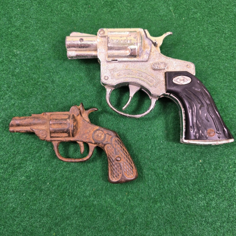 Vintage Hubley Diecast & Cast Iron Cap Gun Pistol Set Western Americana Toys